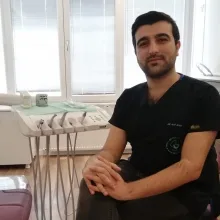 Dt. Arif Aras — Diş Hekimi, İstanbul. Portre fotoğrafı.