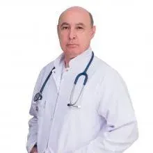 Prof. Dr. Akif Turhan Kürüm — Kardiyoloji, Küçükçekmece, İstanbul. Portre fotoğrafı.
