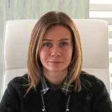 Op. Dr. Esra Yelkenci Aydın — Göz Hastalıkları, İstanbul. Portre fotoğrafı.