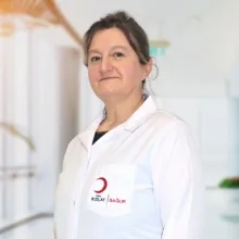 Uzm. Dr. Aida Bavçiç — Kardiyoloji, Kağıthane, İstanbul. Portre fotoğrafı.