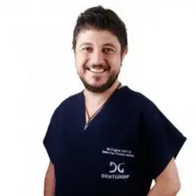 Dr. Dt. Tuğrul Saygı — Protetik Diş Tedavisi, Ataşehir, İstanbul. Portre fotoğrafı.