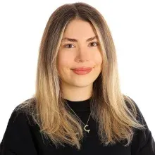 Psk. Çağla Önel — Psikoloji. Portre fotoğrafı.