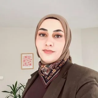 Kl. Psk. Özlem Alpyürür — Psikoloji. Portre fotoğrafı.