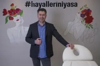 Op. Dr. Mert Sandıkcı profilinde yer alan galeri fotoğrafı.