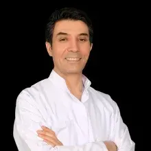 Prof. Dr. Ersin Ülkür — Plastik Rekonstrüktif Ve Estetik Cerrahi, İstanbul. Portre fotoğrafı.