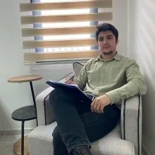 Psk. Emre Yasin Coşkun — Psikoloji, Muğla. Portre fotoğrafı.