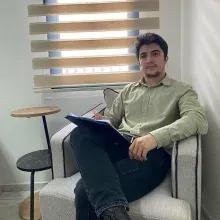 Psk. Emre Yasin Coşkun — Psikoloji, Muğla. Portre fotoğrafı.