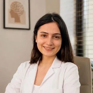 Psk. Ecem Tekin — Psikoloji. Portre fotoğrafı.
