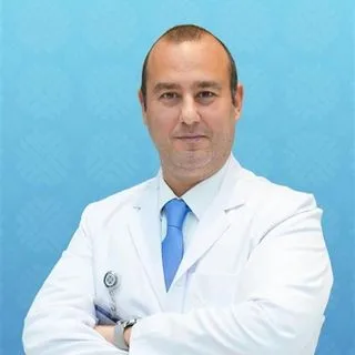 Doç. Dr. Sina Ferahman — Genel Cerrahi, İstanbul. Portre fotoğrafı.
