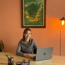 Dyt. Nilüfer Beren Kuzubaş — Diyetisyen. Portre fotoğrafı.