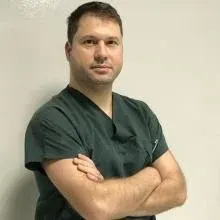 Dr. Öğr. Üyesi Bora Yoldemir — Anesteziyoloji Ve Reanimasyon. Portre fotoğrafı.