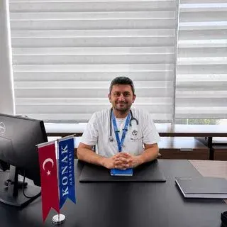 Uzm. Dr. Mehmet Çalkan — Çocuk Sağlığı Ve Hastalıkları, İzmit, Kocaeli. Portre fotoğrafı.