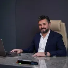 Doç. Dr. Seçkin Ulusoy — Kulak Burun Boğaz, İstanbul. Portre fotoğrafı.