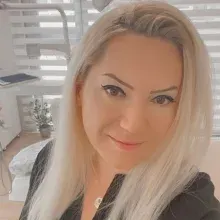 Dt. Emel Striko — Diş Hekimi, Konya. Portre fotoğrafı.