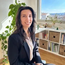 Psk. Elif Ayar — Psikoloji, İzmir. Portre fotoğrafı.