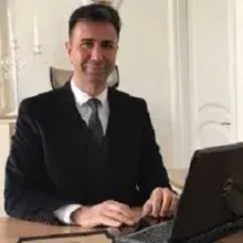 Uzm. Dr. Hüseyin Çiçek — Akupunktur, Ankara. Portre fotoğrafı.