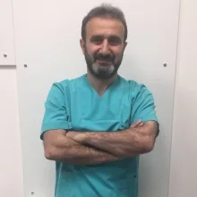 Op. Dr. Uğur Enbiya Özgür — Kulak Burun Boğaz, İstanbul. Portre fotoğrafı.