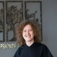 Psk. Dan. Mevhibe Yalçın — Psikolojik Danışma ve Rehberlik, Kadıköy, İstanbul. Portre fotoğrafı.