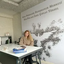 Uzm. Psk. Dan. İzgel Çavlan Yüksel — Psikolojik Danışma ve Rehberlik, Ankara. Portre fotoğrafı.