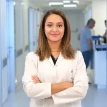 Op. Dr. Rufana Jannatova — Çocuk Cerrahisi, Afyonkarahisar. Portre fotoğrafı.