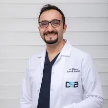 Dt. Sıddık Sünbül — Diş Hekimi, İstanbul. Portre fotoğrafı.