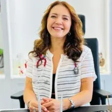 Uzm. Dr. Zeliha Yılmaz — Çocuk Sağlığı Ve Hastalıkları, Bursa. Portre fotoğrafı.