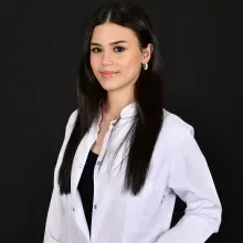 Dyt. İrem Aslanhan — Diyetisyen, İstanbul. Portre fotoğrafı.