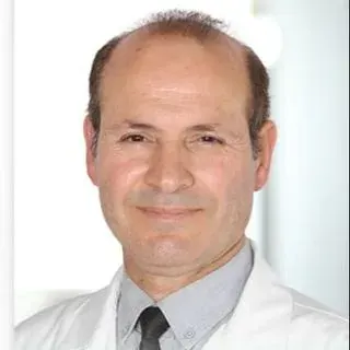 Prof. Dr. Ömer Çalka — Dermatoloji, İstanbul. Portre fotoğrafı.