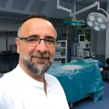 Op. Dr. Serdar Ünlü — Kulak Burun Boğaz, Muratpaşa, Antalya. Portre fotoğrafı.