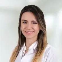 Dyt. İrem Solak — Diyetisyen, İstanbul. Portre fotoğrafı.