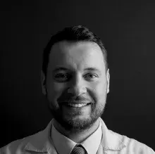 Dr. Dt. Fatih Kahraman — İstanbul. Portre fotoğrafı.