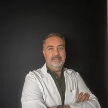 Dr. Saffet Akınal — Pratisyen, Hatay. Portre fotoğrafı.