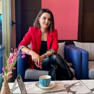 Op. Dr. Kübra Kılıç — Kadın Hastalıkları Ve Doğum, Balıkesir. Portre fotoğrafı.