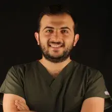 Uzm. Dt. Uğur Durmuş — Trabzon. Portre fotoğrafı.