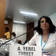 Uzm. Dr. Aynil Yenel — Psikiyatri, İstanbul. Portre fotoğrafı.