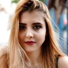 Dyt. Aslı Acar — Diyetisyen, Antalya. Portre fotoğrafı.