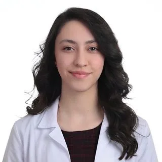Dt. Damla Demir — Diş Hekimi, Maltepe, İstanbul. Portre fotoğrafı.