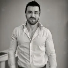 Uzm. Dr. Mehmet Rahşan — Dermatoloji, İstanbul. Portre fotoğrafı.