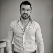 Uzm. Dr. Mehmet Rahşan — Dermatoloji, İstanbul. Portre fotoğrafı.