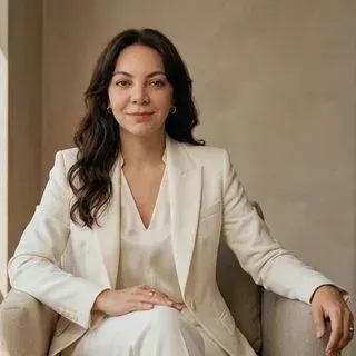 Psk. Derya Ayhan — Psikoloji. Portre fotoğrafı.