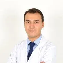 Op. Dr. Emre Gönenç Baygöl — Plastik Rekonstrüktif Ve Estetik Cerrahi, İstanbul. Portre fotoğrafı.