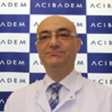 Prof. Dr. Ali Arıcan — Tıbbi Onkoloji, Küçükçekmece, İstanbul. Portre fotoğrafı.