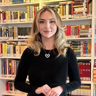 Psk. Yaren Baştürk — Psikoloji. Portre fotoğrafı.