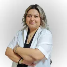 Dyt. Nazlı Sera Özdemir — Diyetisyen, Akdeniz, Mersin. Portre fotoğrafı.