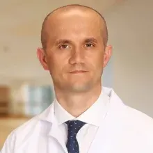 Dr. Öğr. Üyesi Fatih Han Bölükbaşı — Beyin Ve Sinir Cerrahisi, Beylikdüzü, İstanbul. Portre fotoğrafı.