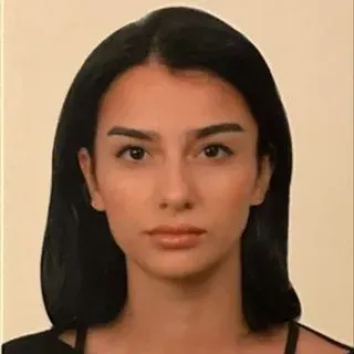 Psk. Zeynep Nur Mirza — Psikoloji, İstanbul. Portre fotoğrafı.