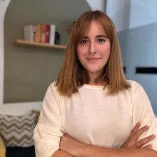 Fzt. Ebru Koç — Fizyoterapi Ve Rehabilitasyon, İzmir. Portre fotoğrafı.