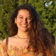 Kl. Psk. Burcu Özcan — Psikoloji, İstanbul. Portre fotoğrafı.