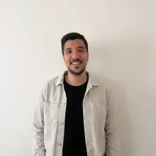 Dkt. Semih Berk Özcan — Dil ve Konuşma Terapisi, Balıkesir. Portre fotoğrafı.