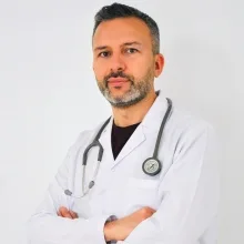 Dr. Mustafa Üye — Pratisyen, Ankara. Portre fotoğrafı.